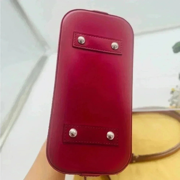 Louis Vuitton's Epi Alma BB in striking fuchsia, featuring silver-tone hardware - Picture 6 of 6